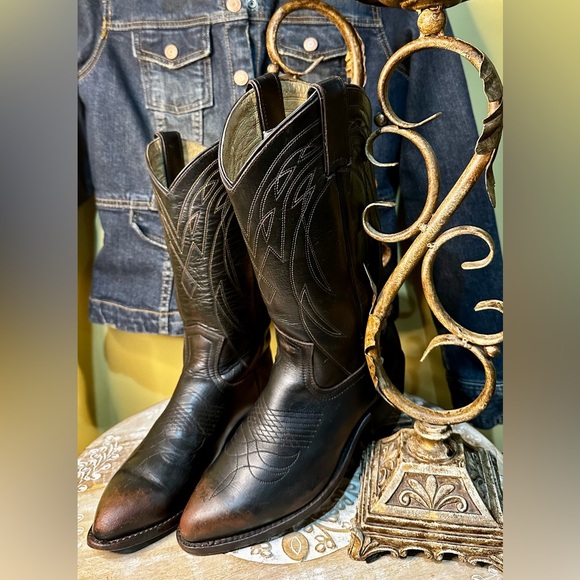 EUC Frye “Billy” Pull-on. RARE and Retired. Black Leather Brown Patina. Size 7 - Picture 3 of 14